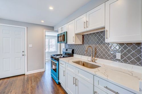 1713 Troy St, Chicago IL 60655-2027 exterior