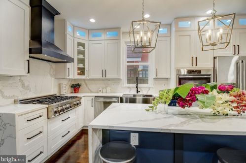 2911 17th St, Washington DC  20018-1825 exterior