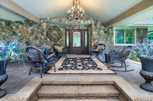 125 82nd St, Chaska, MN 55318-9617