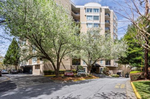 1 Biscayne Dr, Atlanta GA  30309-1090 exterior