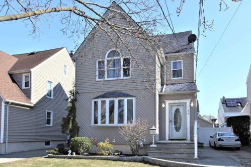 46 Kenmore Rd, Valley Stream, NY 11581-2104