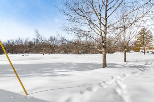 682 Fairview Ave, Elmhurst IL 60126-4232 exterior