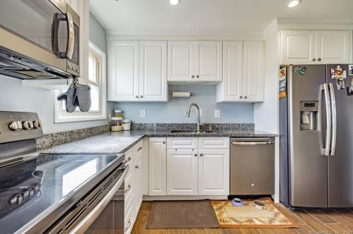 104 Brewster Rd, Enfield CT 06082-4104 exterior