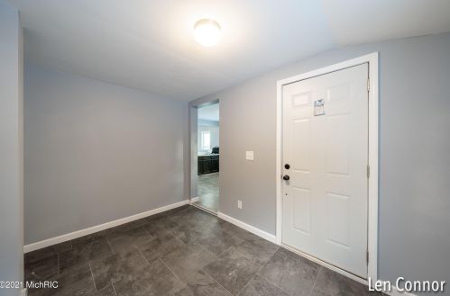 1921 Douglas Ave, Kalamazoo MI 49007-1638 exterior