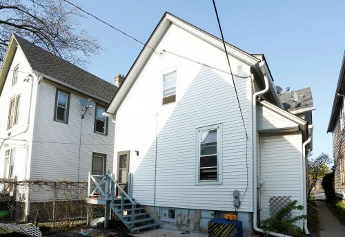 2453 Oakland Ave, Milwaukee WI 53211-4335 exterior