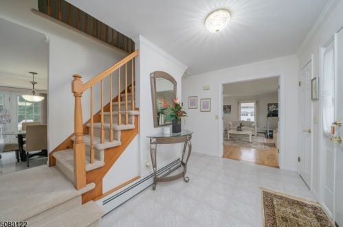 31 Powhatatan Way, Hackettstown, NJ 07840-2648