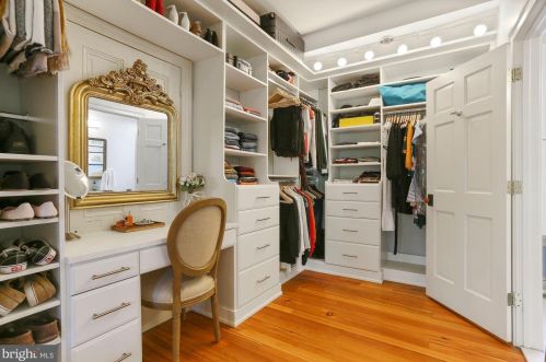 204 Royal St, Alexandria VA  22314-2627 exterior