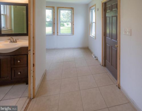 220 Hauser Ave, Trenton NJ 08620-1702 exterior