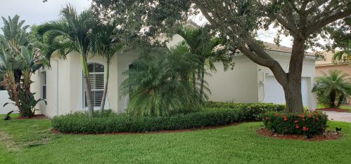 5824 Spanish River Rd, Fort Pierce FL  34951-2893 exterior