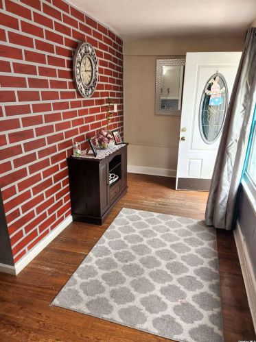 56 Jamaica Ave, Valley Stream NY 11580-6314 exterior