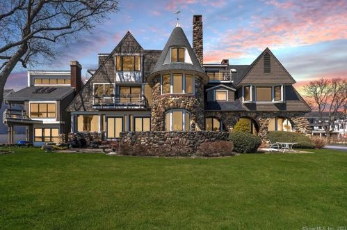 8 Seaside Ave, Milford CT 06460-6301 exterior