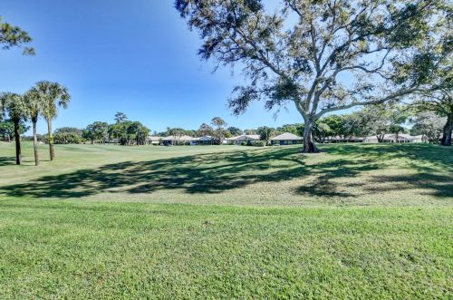 11 Gln Dr, Boynton Beach FL 33436-6207 exterior