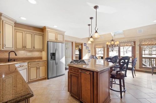 2587 Rossmoor Dr, Pittsburgh PA 15241-2581 exterior