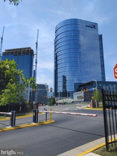 1580 Spring Gate Dr, Mc Lean VA  22102-3443 exterior