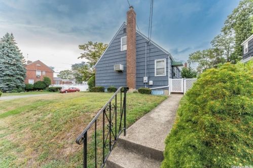 131 Bucknell Rd, Valley Stream NY 11580-5329 exterior