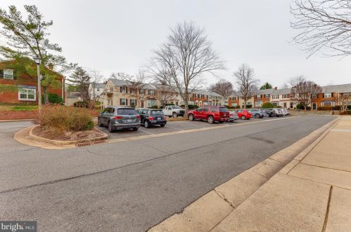 2406 Dearing St, Alexandria VA 22302-1806 exterior