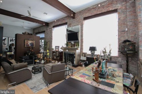 1225 6 St, Philadelphia PA 19147-4828 exterior