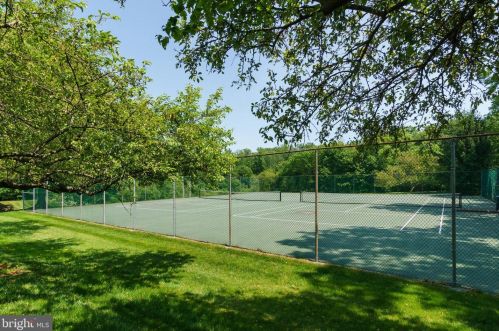 38 Chicopee Dr, Princeton NJ 08540-1826 exterior