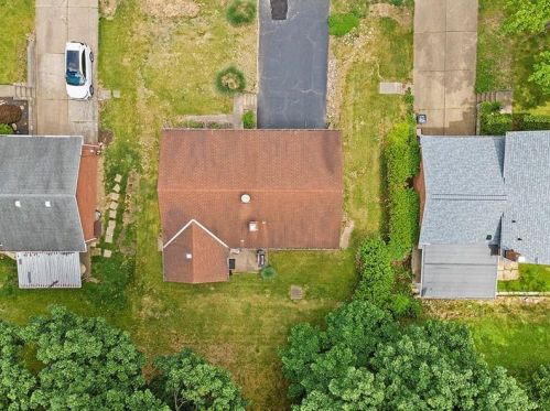 150 Foxcroft Rd, Pittsburgh, PA 15220-1704