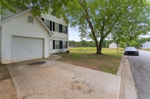 4310 Chestnut Lake Ave, Lithonia GA  30038-4570 exterior