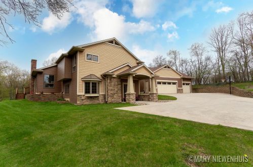 4899 8th Ave, Wyoming MI  exterior