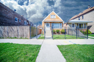 3850 Sacramento Ave, Chicago IL  60618-3531 exterior