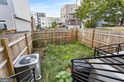 1950 8th St, Philadelphia PA 19122-2023 exterior