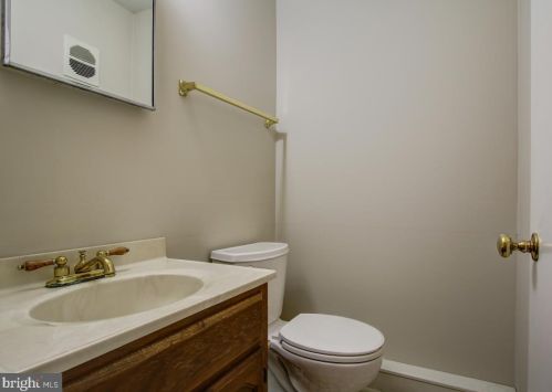 10512 Gainsborough Rd, Rockville MD 20854-3717 exterior