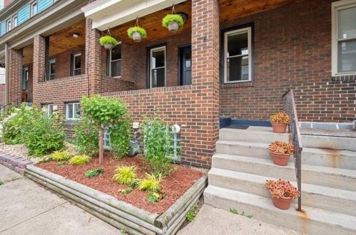 4220 Geneva St, Pittsburgh, PA 15201-1127