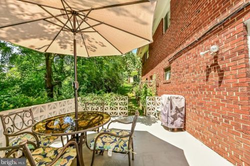 5615 Chase Ct, Alexandria VA 22312-6318 exterior