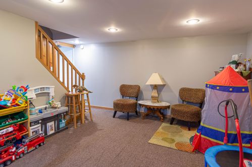 6613 Dodge Pl, Milwaukee WI  53220-1329 exterior