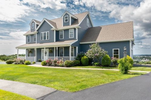 8 Hilltop Rd, Danvers, MA 01923-3420