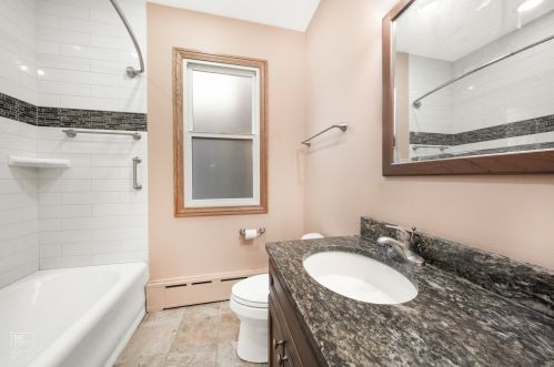 5731 Rockwell St, Chicago IL 60659-4915 exterior