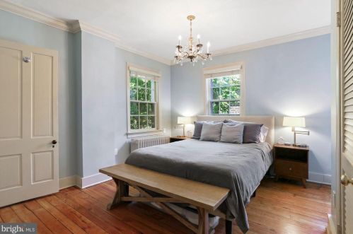 204 Royal St, Alexandria VA  22314-2627 exterior