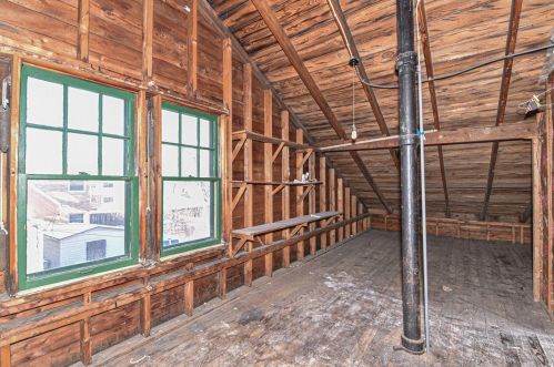 348 Howard Ave, Milwaukee WI 53235-4807 exterior