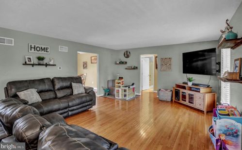 286 Bollinger Rd, Littlestown PA 17340-9121 exterior