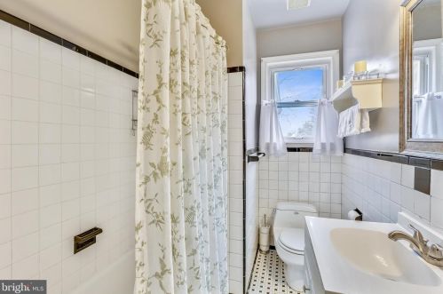 8917 Walden Rd, Silver Spring MD 20901-3530 exterior