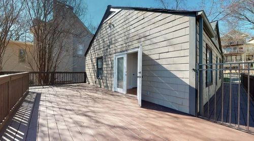 1060 Davis Cir, Atlanta GA 30318-7525 exterior