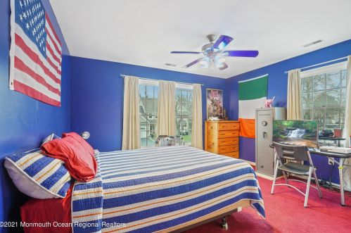 142 Beechwood Dr, Red Bank NJ 07702 exterior