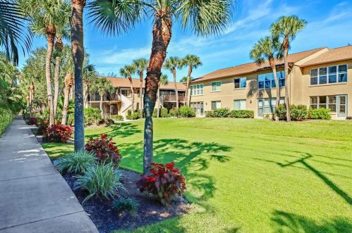 4250 Jack Frost Ct, Naples FL 34112-5249 exterior