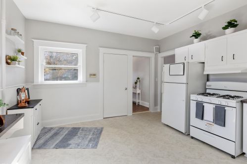 604 University Dr, Rochester MI 48307-1850 exterior