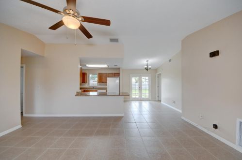 1198 Empire St, Fort Pierce FL 34983-2468 exterior