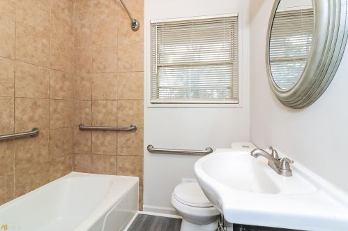 5240 Longmeadow Ln, Atlanta GA  30349-3124 exterior