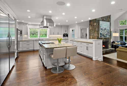 19 Pequot Trl, Westport CT 06880-2929 exterior