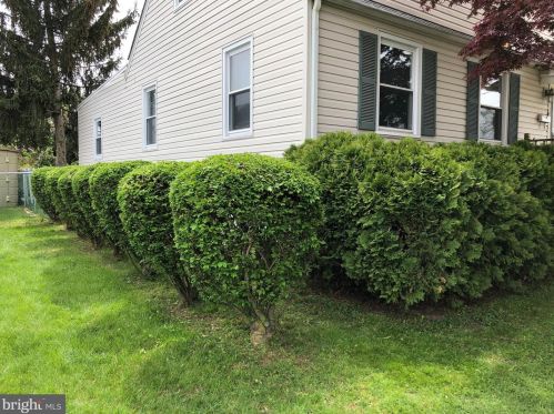 28 10th Ave, Runnemede, NJ 08078-1128