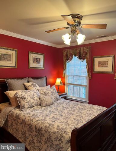 18 Alexander St, Alexandria VA  22314-3869 exterior