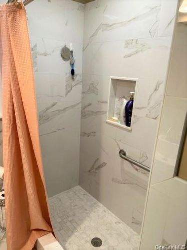 2 Euclid Ave, Middletown NY 10940-6824 exterior