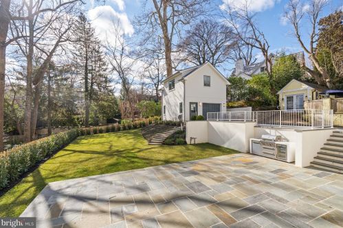 4526 Hawthorne St, Washington DC 20016-3570 exterior