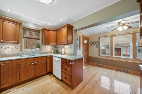 5548 Melvina Ave, Chicago IL  60638-2622 exterior