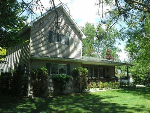 1056 1st St, Gladwin, MI 48624-1015